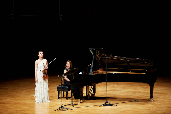 Kang and pianist Son Yeol-eum, who perform as a duo regularly, take to the stage together in 2016. Kang will attend the upcoming Great Mountains Festival in Pyeongchang, a classical music festival of which Son serves as the artistic director. [CREDIA, A&A]