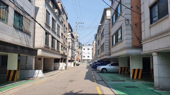 A view of villas in Songpa District, southern Seoul. [HAN EUN-HWA]