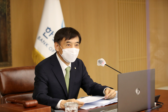 Bank of Korea Gov. Lee Ju-yeol speaks during a monetary policy board meeting held Thursday. The board voted to maintain the base rate at 0.5 percent. [BANK OF KOREA]