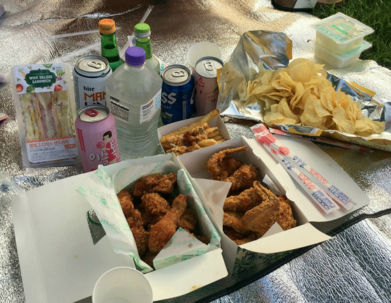 'Chimaek', or fried chicken and beer, is a popular combination for Korean youths, especially in Han River parks. [SCREEN CAPTURE]