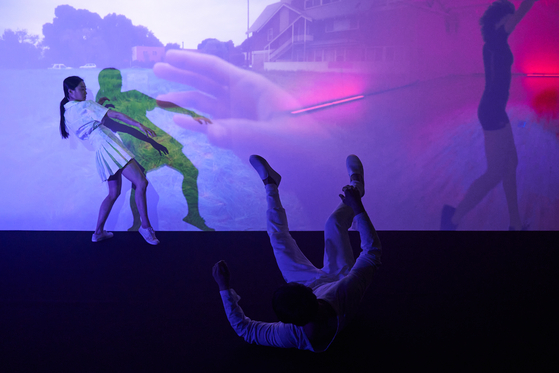 A performance at the contemporary art exhibition “The Middle Land: When Time Unfolds into Land” now running at the Arko Art Center in Daehangno, central Seoul. [ARKO ART CENTER]          