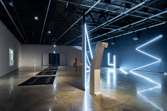  The contemporary art exhibition “The Middle Land: When Time Unfolds into Land” now running at the Arko Art Center in Daehangno,central Seoul. [ARKO ART CENTER]          