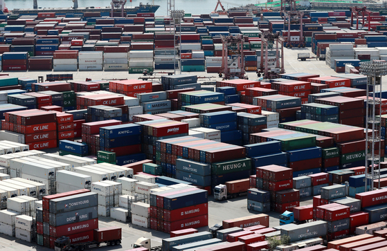 Cargo containers are stacked at a port in Busan on June 1. [YONHAP]