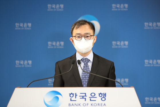 Song Jae-chang, head of monetary and financial statistics team at the Bank of Korea, speaks during an online briefing held Tuesday. [BANK OF KOREA]