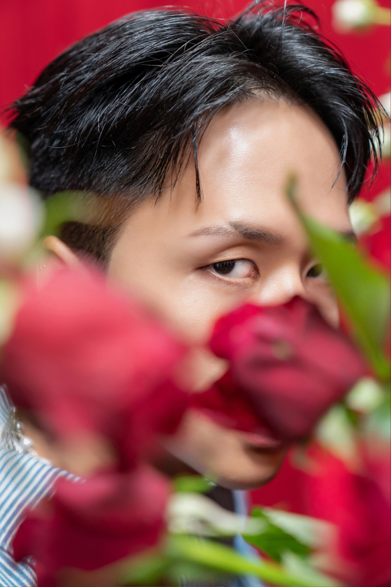 Rapper Ravi, member of boy band VIXX and head of his agency Groovlin, releases his fourth EP ″Roses″ on Thursday. [GROOVL1N]