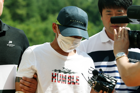 A Korean man, 36 at the time, is entering a court in Mokpo, South Jeolla, on July 8, 2019, to be trialed for an arrest warrant following his alleged beating of his Vietnamese wife. He allegedly beat his wife, who was 30 at the time, for three hours in front of their son, a 3-year-old. [YONHAP]