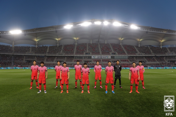 The Taeguk Warriors stand inside Goyang Stadium in Goyang, Gyeonggi before the FIFA World Cup Qatar 2022 qualifiers Group H match between Korea and Turkmenistan on Saturday. Korea won the game 5-0. [NEWS1]