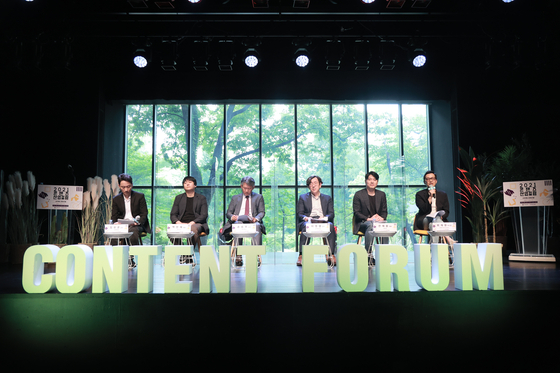 Panelists sit down for a discussion at the ″2021 Content Industry Forum″ held on Tuesday, organized by the Korea Creative Content Agency (Kocca). From left are: Professor Kim Sang-kyun of industrial engineering at Kangwon National University; Park Chan-jae, chief producer at Aimers Entertainment; Professor Son Seung-woo of Chung-Ang University who specializes in industrial security law policy; Professor Lee Jung-yeop at the Department of Korean Culture and Contents at the Soon Chun Hyang University; Jeon Jae-woong, CEO of Anipen; Choi Seung-hyun, general manager of Didim Communication; and Choi Jae-won, Vice President of SAMG Entertainment. [KOCCA]