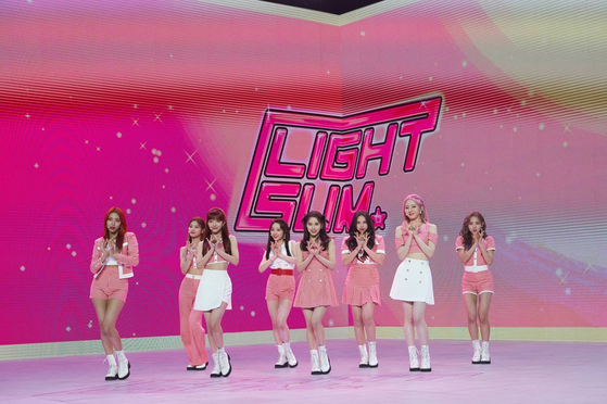 Rookie girl group Lightsum held an online showcase Thursday with their debut single ″Vanilla.″ [CUBE ENTERTAINMENT]