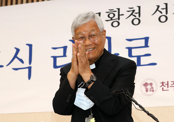 Archbishop Lazzaro You Heung-sik, who was named as the new prefect of the Congregation for the Clergy of the Holy See on Friday, speaks to reporters at a press conference in Daejeon on Saturday that he will make efforts to arrange a visit to North Korea by Pope Francis if he is given a role to do so. [YONHAP]