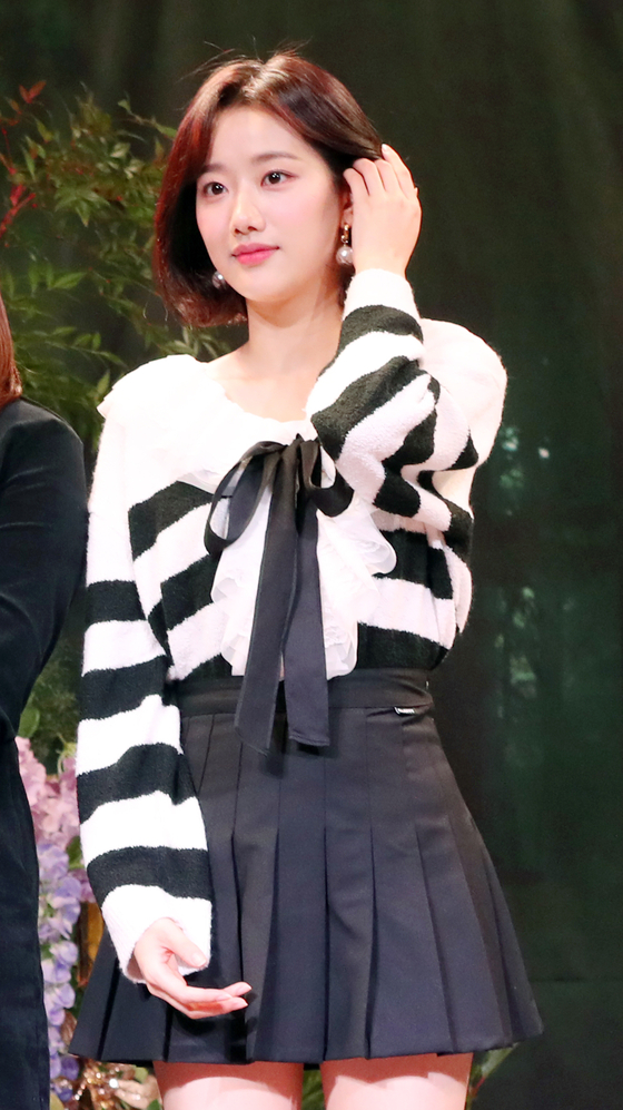 Girl group April's Na-eun stopped down from "Taxi Driver" after she was alleged to have been part of school violence, claims she denies. [ILGAN SPORTS]