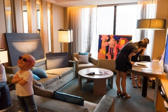 Artwork displayed in a hotel room of the Park Hyatt Busan for the Asia Hotel Art Fair Busan 2021. [ASIA HOTEL ART FAIR]
