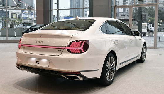 Kia's K9 sedan is on a display at the automaker's showroom in Hwaseong, Gyeonggi on Tuesday. [KIA]