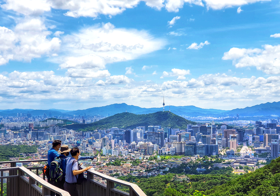 After Tuesday’s rains, the skies over Seoul were clean and clear on Wednesday. [NEWS1]