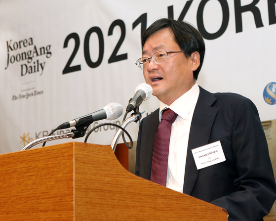 Cheong Chul-gun, CEO of the Korea JoongAng Daily, delivers a welcome speech. [PARK SANG-MOON]