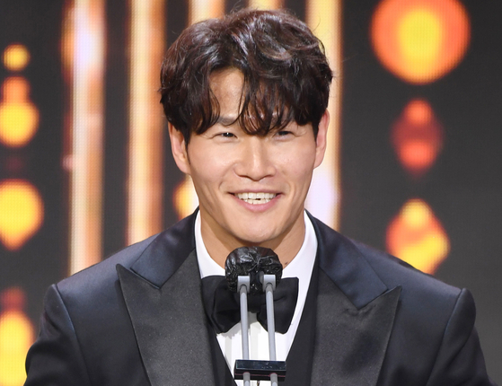 Singer Kim Jong-kook now runs his own YouTube channel ″Gym Jong Kook″ to share his workout routines. [ILGAN SPORTS]