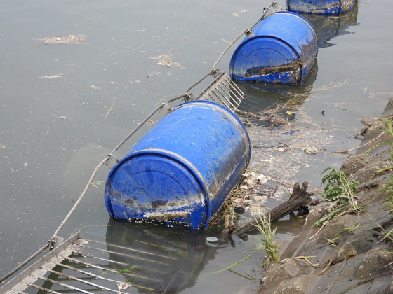A filtering device set in Incheon near the cross-point of Gulpo Stream and Gyeongin Ara Waterway in Incheon. [KANG CHAN-SU]
