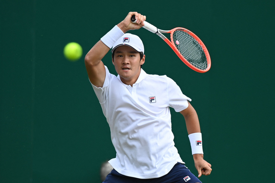 Kwon Soon-woo returns to Alex de Minaur during their men's singles semifinal match on day five of the Eastbourne International tournament in Eastbourne, England on Friday. [AFP/YONHAP]