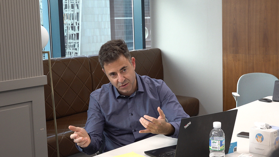 Gil Tomer, chief operating officer and co-founder of Airovation Technologies, speaks during an interview with the Korea JoongAng Daily on Tuesday last week at the office of Yozma Group Korea in Gangnam District, southern Seoul. [SEO KYUNG-WOO]