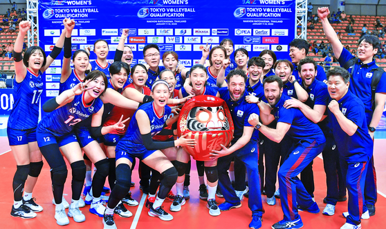 The Korean national women's volleyball team celebrate winning the Asia qualifiers after defeating Thailand in straight sets on Jan. 12, 2020, in Nakhon Ratchasima, Thailand. [FIVB/YONHAP]