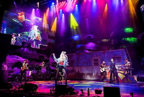 Korean production of ″Hedwig″ is being performed at the Chungmu Arts Center. [SHOWNOTE]