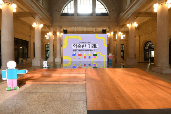 "The Next of Public Design" starts with a large screen that plays videos explaining the concept of public design in a simple way that visitors can easily understand. [CULTURE STATION SEOUL 284]