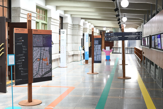 Street signs of Seoul on display [CULTURE STATION SEOUL 284]