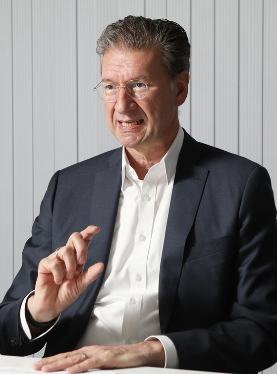 Dirk Lukat, chairperson of the European Chamber of Commerce in Korea (ECCK), discusses tasks to enforce the trade relation between Korea and the European Union during an interview with the Korea JoongAng Daily on June 28. [PARK SANG-MOON] 