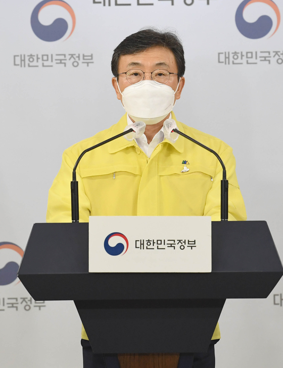 Health Minister Kwon Deok-cheol announces heightening of social distancing measures in Korea to Level Four at a pres briefing in Seoul on Friday. The measures go into effect from Monday. [JANG JIN-YOUNG]