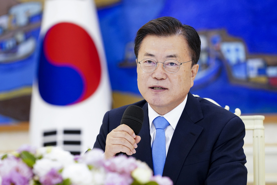 President Moon Jae-in stresses that the Korea-U.S. alliance serves as the linchpin for the peace and prosperity in the region to members of the U.S. Congressional Study Group on Korea (CSGK) who visited the Blue House Friday. The U.S. lawmakers, including Rep. Young Kim of California, during their visit to Seoul stressed the importance of trilateral cooperation with Japan, among other issues. [NEWS1]