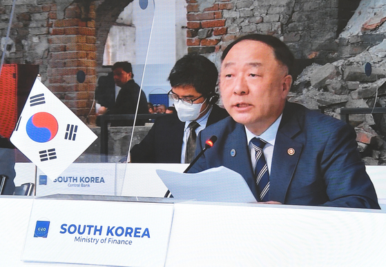 Finance Minister Hong Nam-ki attends a G-20 meeting in Italy. [YONHAP] 