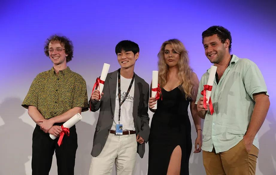 Korean director Yoon Dae-woen, second from left, receives second prize for his short film ″Cicada″ (2021) at this year's Cinéfondation. [MATHILDE GARDEL/AFFIF]