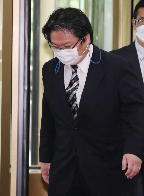 Hirohisa Soma, deputy chief of mission at the Japanese Embassy, is summoned to the Ministry of Foreign Affairs in central Seoul on July 13 over an earlier contretemps after Tokyo renewed claims over Korea’s easternmost Dokdo islets in its annual defense white paper for the 17th consecutive year. [YONHAP]