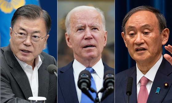 From left, Korea's President Moon Jae-in, U.S. President Joe Biden and Japanese Prime Minister Yoshihide Suga. [JOONGANG PHOTO]