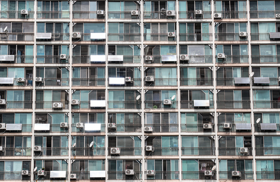 Air conditioners installed on an apartment in Gwanak District, Seoul, on Tuesday. As temperatures continue to rise, air conditioner user has led to a spike in energy consumption. [YONHAP]