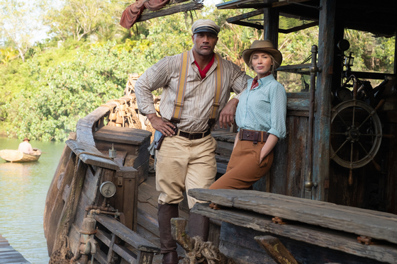 Dwayne Johnson, left, and Emily Blunt as a riverboat captain Frank and a British scientist Dr. Lily Houghton in the upcoming film "Jungle Cruise." [WALT DISNEY COMPANY KOREA]