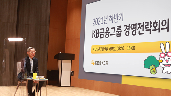 KB Financial Group Chairman Yoon Jong-kyoo speaks during the group's executive meeting earlier this month in Seoul. [KB FINANCIAL GROUP]