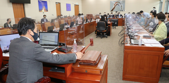 A revision to the Telecommunications Business Act passed the Science, ICT, Broadcasting and Communications Committee on Tuesday. [NEWS1]