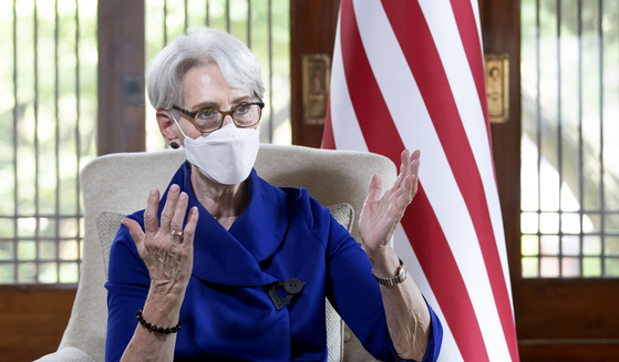 U.S. Deputy Secretary of State Wendy Sherman sits for an interview with the JoongAng Ilbo Friday at the U.S. ambassador’s residence in central Seoul. [LIM HYUN-DONG]
