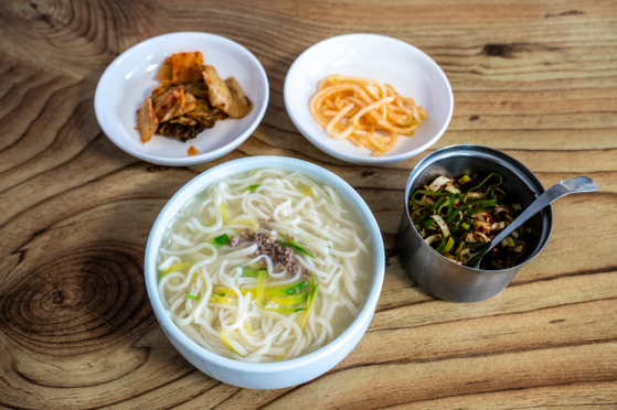 Kalguksu noodles at Guksijib [SEOUL TOURISM ORGANIZATION]