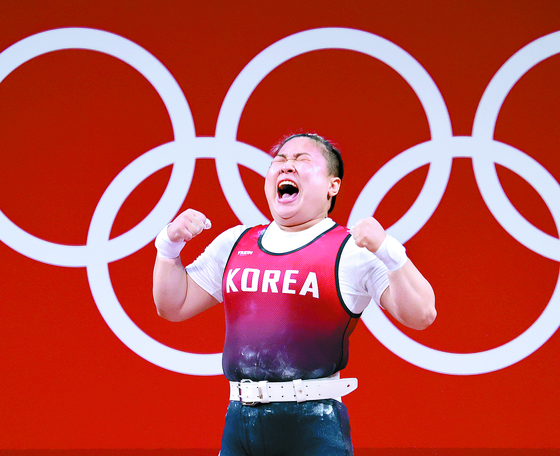 Twenty-six-year-old weightlifter Kim Su-hyeon, who missed out on the bronze medal in the women’s 76 kilogram on Sunday. [YONHAP]