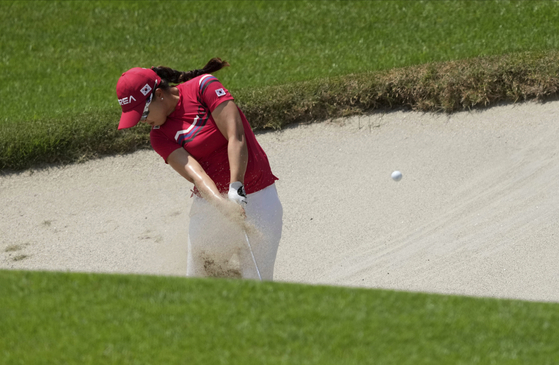 Kim Sei-young plays a shot from a bunker on the second hole during the first round of the women's golf event at the 2020 Summer Olympics on Wednesday at the Kasumigaseki Country Club in Saitama, Japan. [AP/YONHAP]