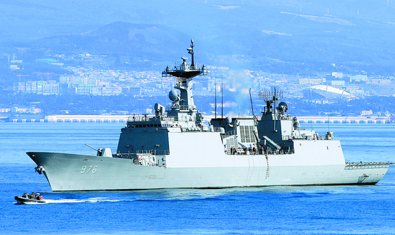  On the Munmu the Great destroyer, 90 percent of the 301 crew members were infected with the coronavirus. [YONHAP]