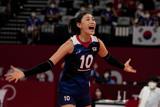 Kim Yeon-koung reacts during a women's volleyball quarterfinal match between Korea and Turkey at the 2020 Summer Olympics on Wednesday in Tokyo. [AP/YONHAP]