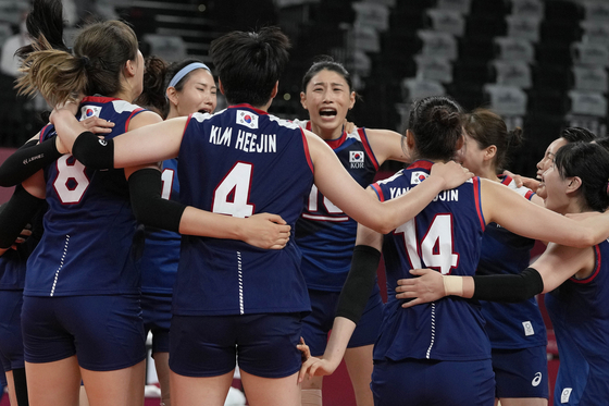 The Korean women's volleyball team celebrate winning the quarterfinal match between Korea and Turkey at the 2020 Summer Olympics on Wednesday in Tokyo. [AP/YONHAP]