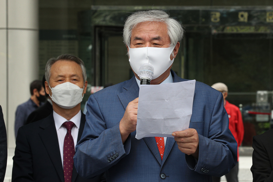 In this file photo, Reverend Jun Kwang-hoon of Sarang Jeil Church announces the launch of the National Revolutionary Party in a press conference on May 31. [NEWS1]