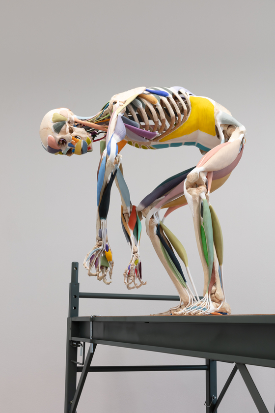 A close-up view of ″Sculptors″ by Xooang Choi  [HAKGOJAE GALLERY]
