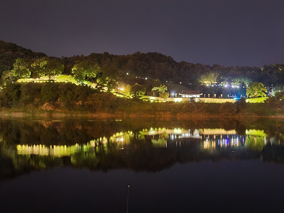 A night view of Gongsanseong in Gongju [JANG NAM-MI]