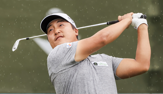 Lee Kyoung-hoon hits his tee shot at the AT&T Byron Nelson on May 16. [EPA/YONHAP]