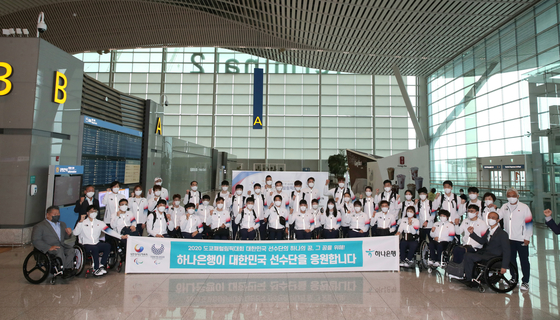  The first wave of Korean Paralympic athletes gets ready to depart for Tokyo at Incheon International Airport on Wednesday. [KOREA PARALYMPIC COMMITTEE]